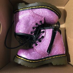 DR MARTENS KIDS SIZE US 4